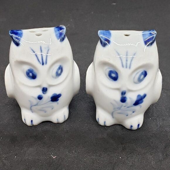 Porcelain Vintage Blue White Owl Salt and Pepper Shaker Set with Tray - Picture 6 of 11